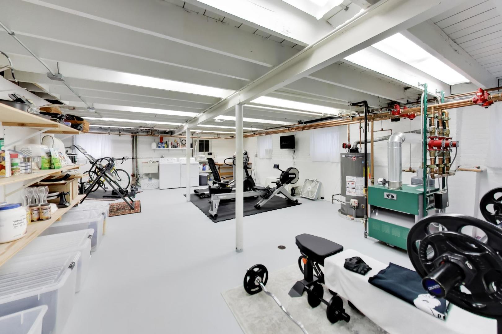 940 W Grant Drive, Des Plaines, IL 60016