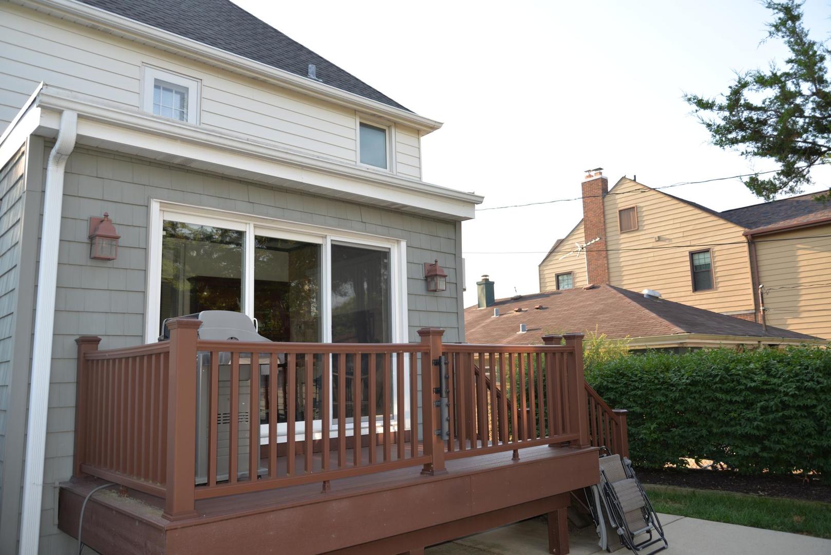 940 W Grant Drive, Des Plaines, IL 60016