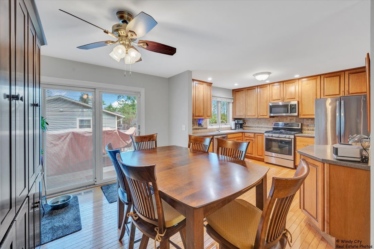 26 Washtenaw Street, Algonquin, IL 60102