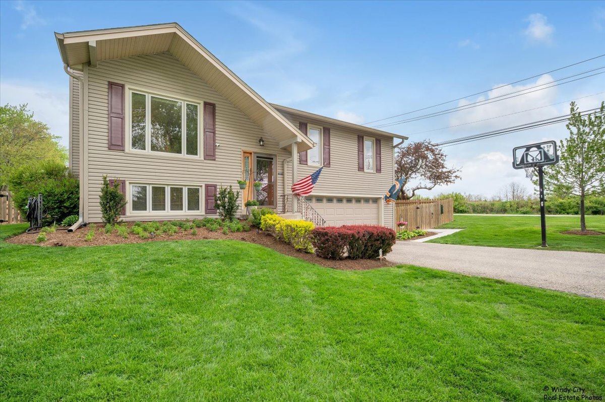 26 Washtenaw Street, Algonquin, IL 60102