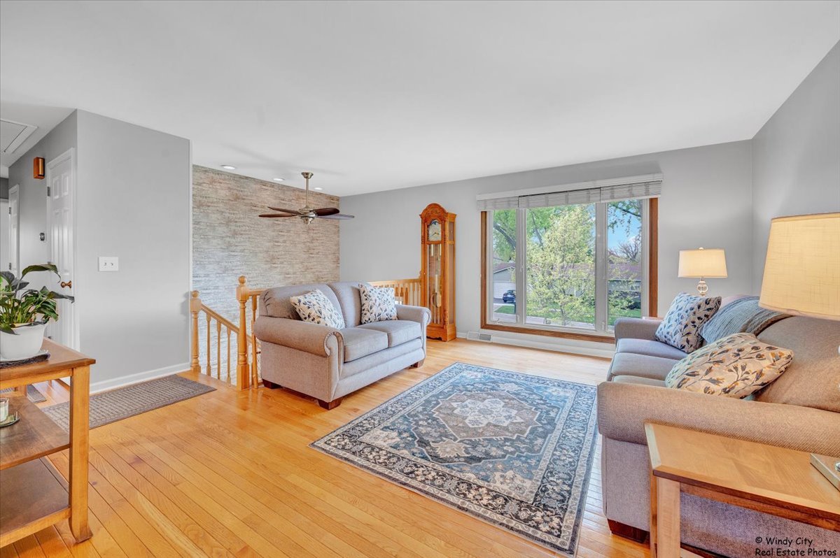 26 Washtenaw Street, Algonquin, IL 60102