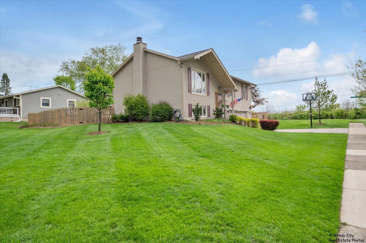 26 Washtenaw Street, Algonquin, IL 60102