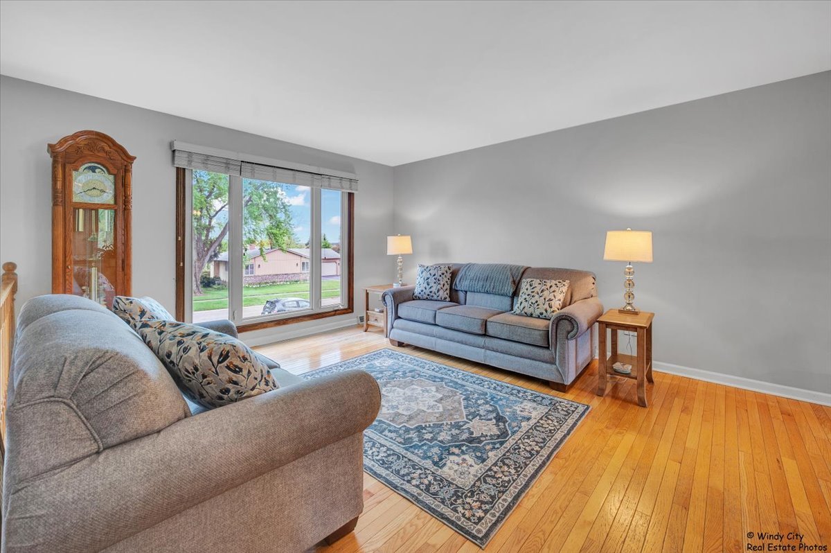 26 Washtenaw Street, Algonquin, IL 60102