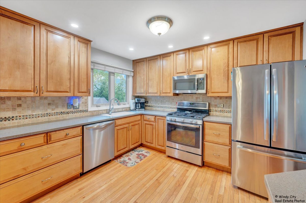 26 Washtenaw Street, Algonquin, IL 60102