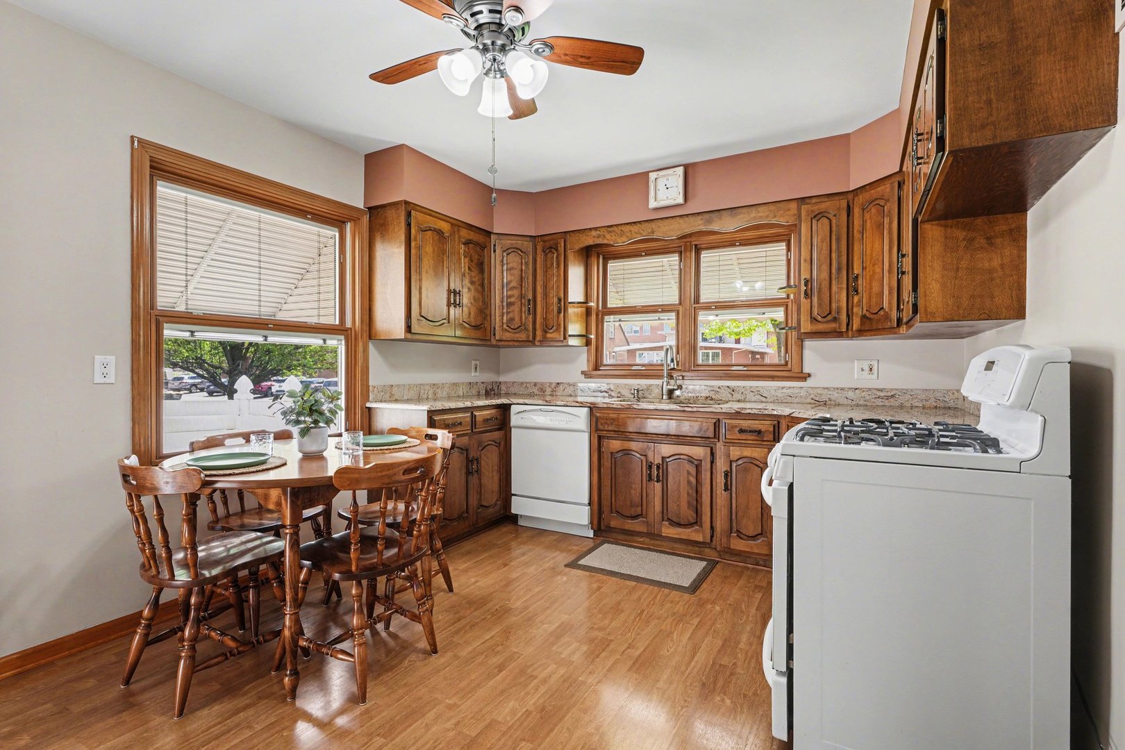 3648 Washington Street, Lansing, IL 60438