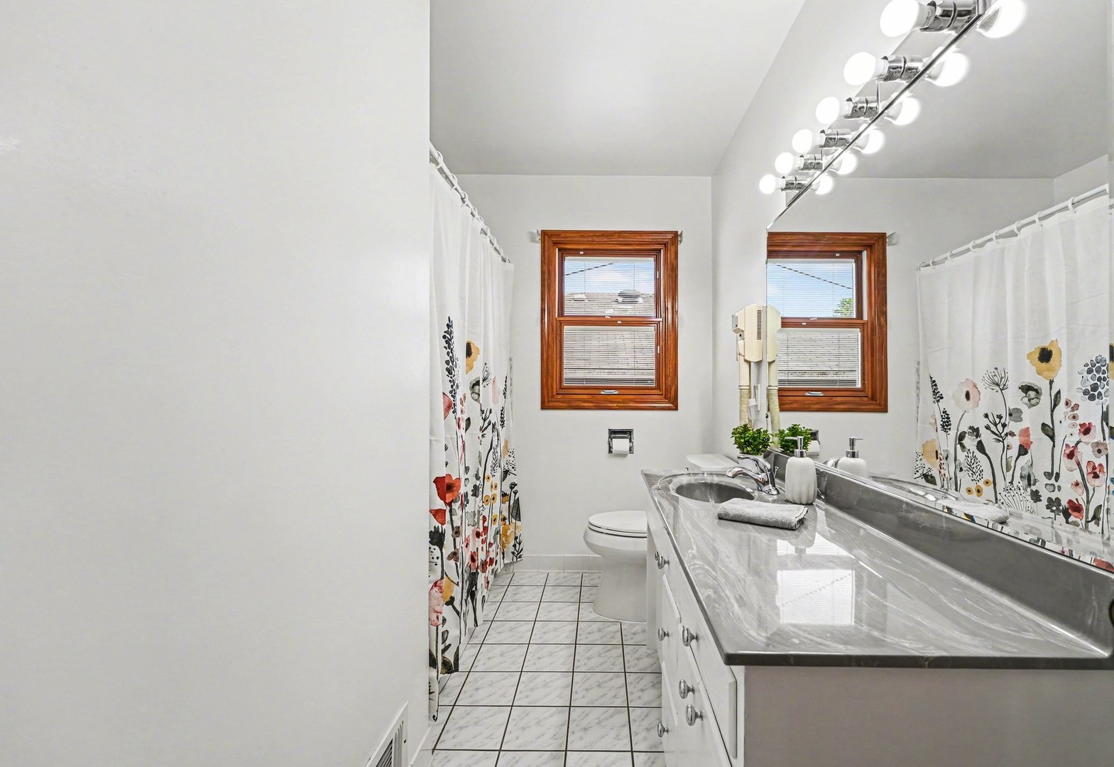 3648 Washington Street, Lansing, IL 60438