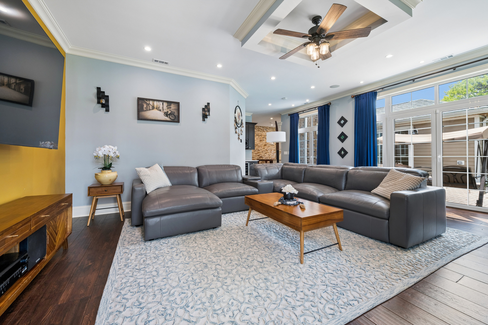 1024 Parker Drive, Schaumburg, IL 60194