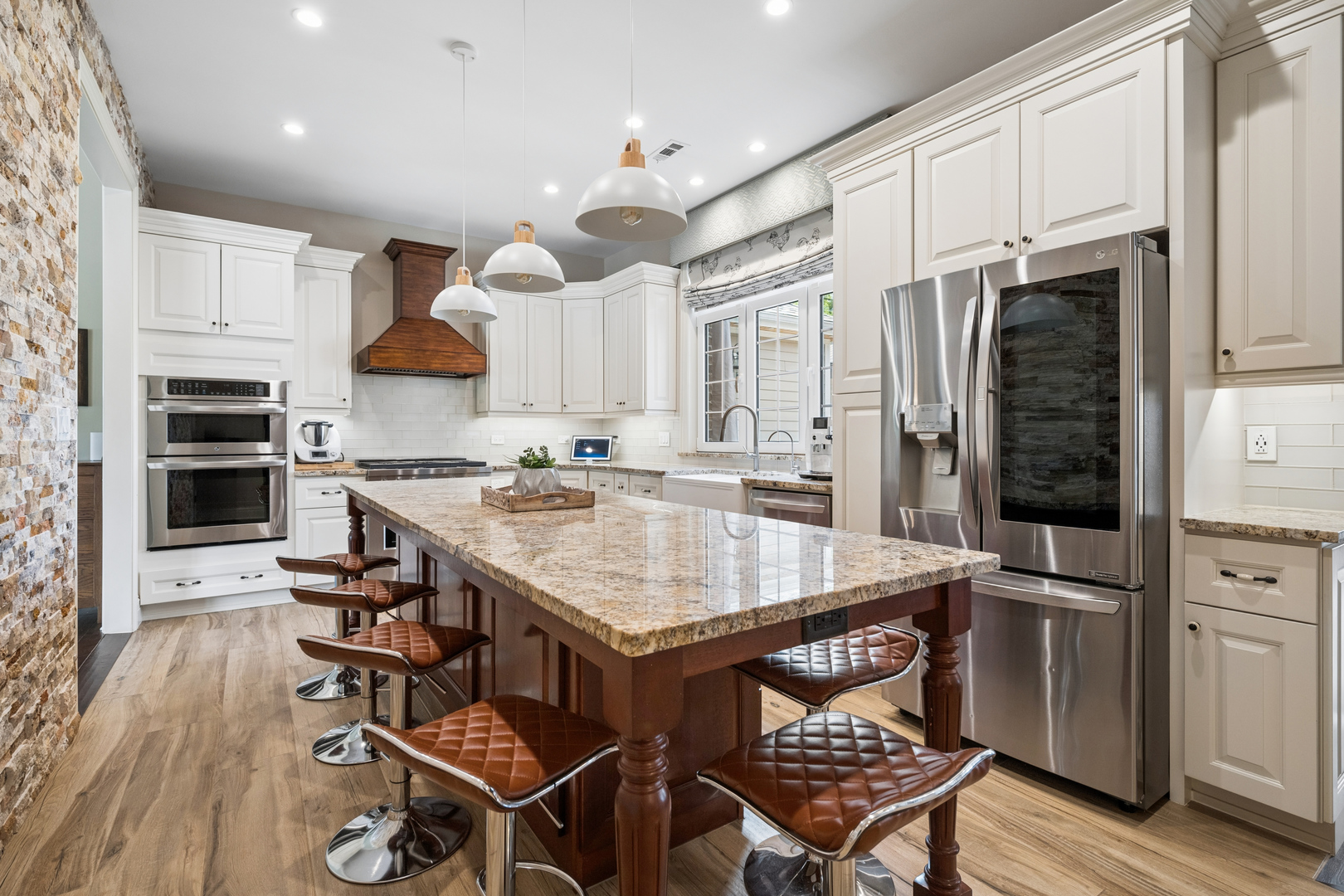 1024 Parker Drive, Schaumburg, IL 60194