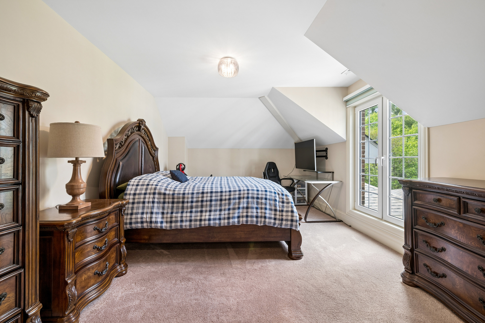 1024 Parker Drive, Schaumburg, IL 60194