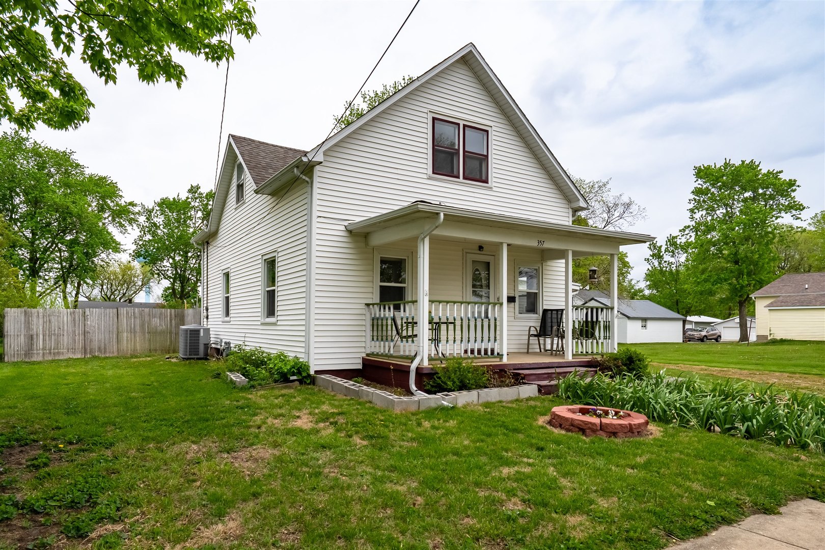 357 W 3rd Street, El Paso, IL 61738