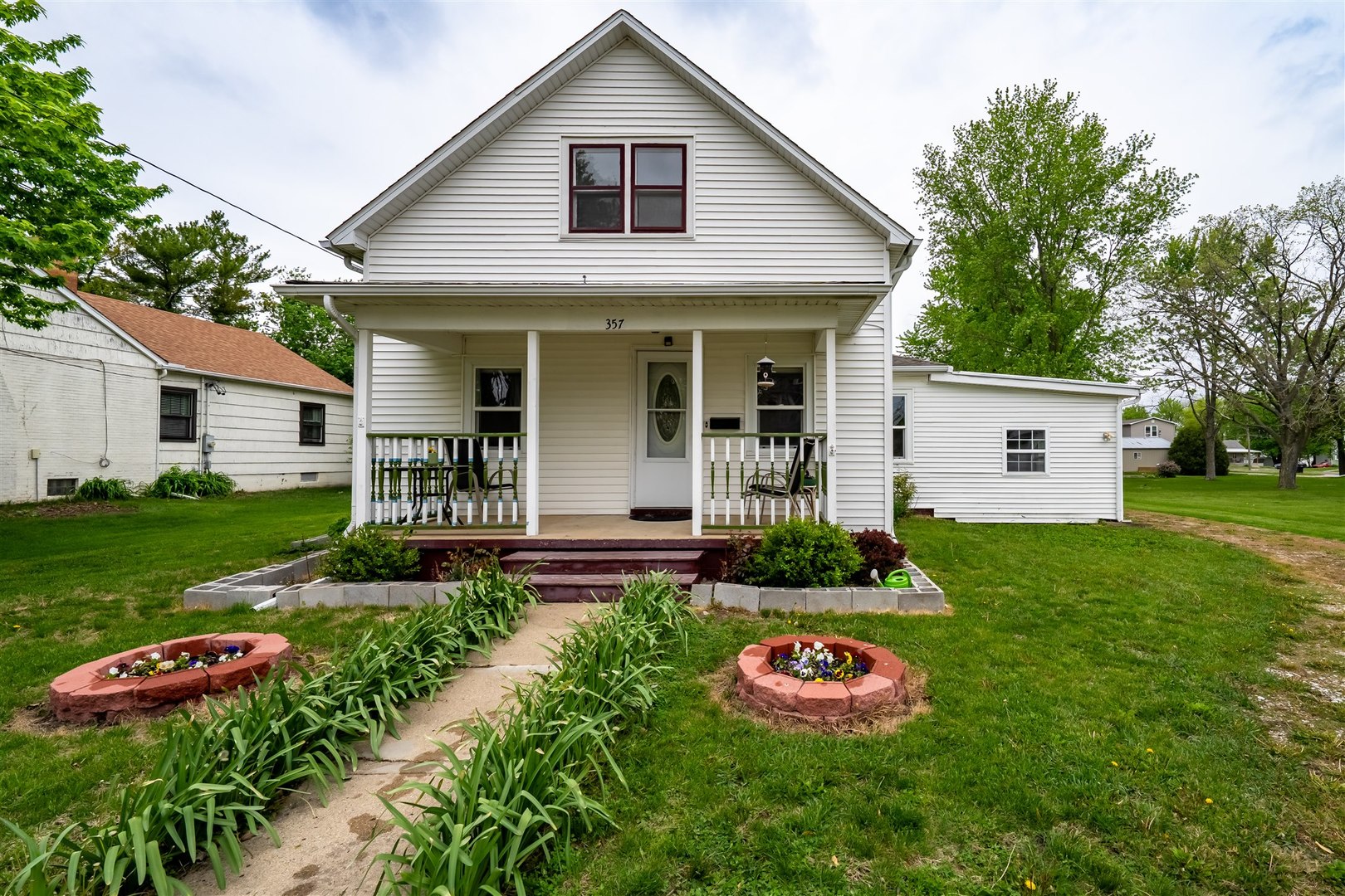 357 W 3rd Street, El Paso, IL 61738