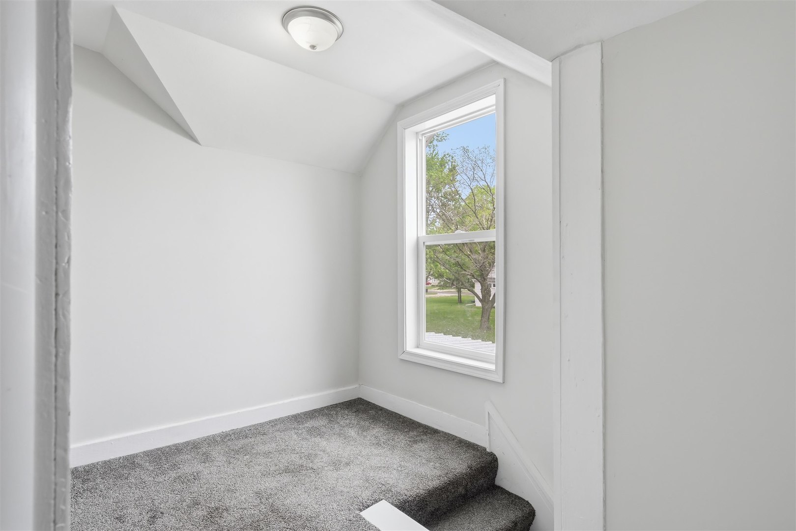 357 W 3rd Street, El Paso, IL 61738