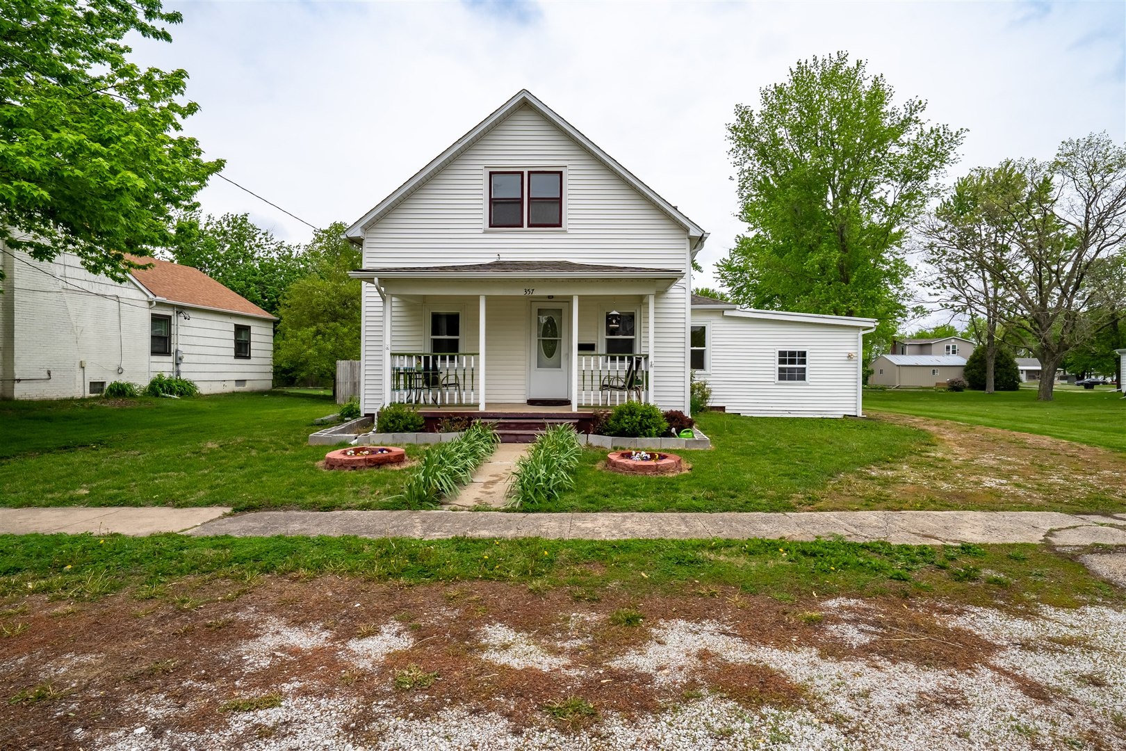 357 W 3rd Street, El Paso, IL 61738