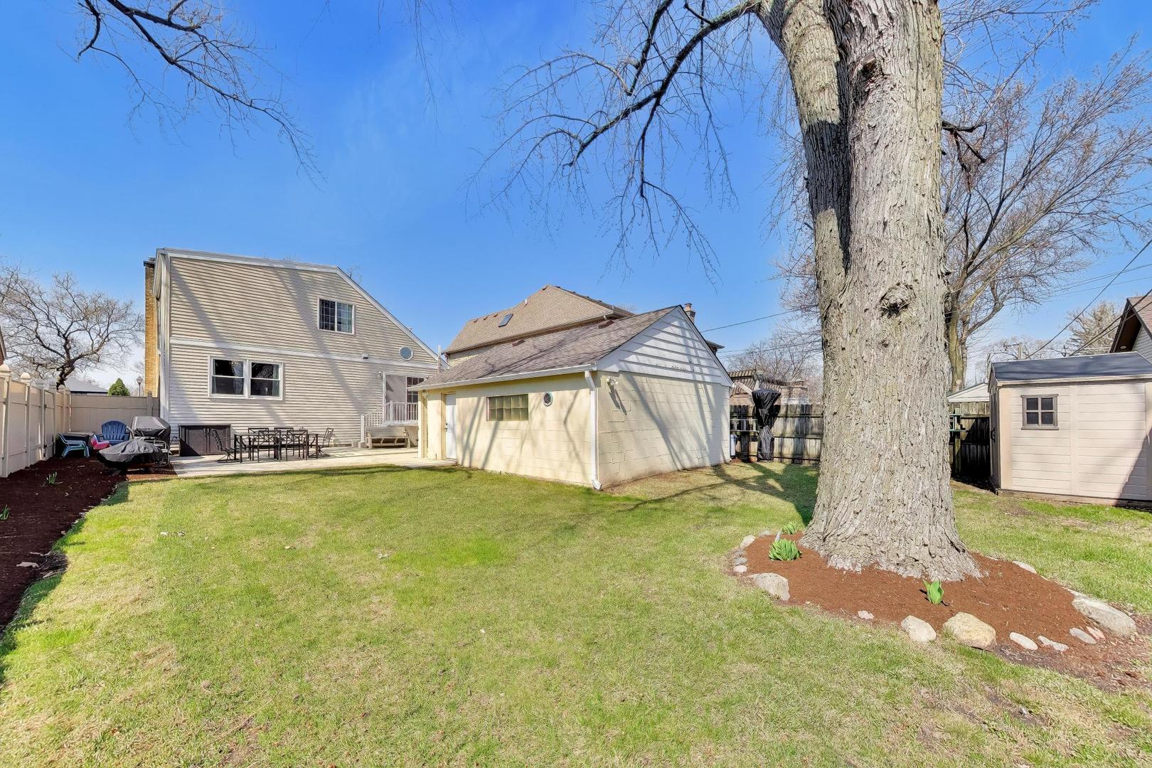 901 S Hillside Avenue, Elmhurst, IL 60126