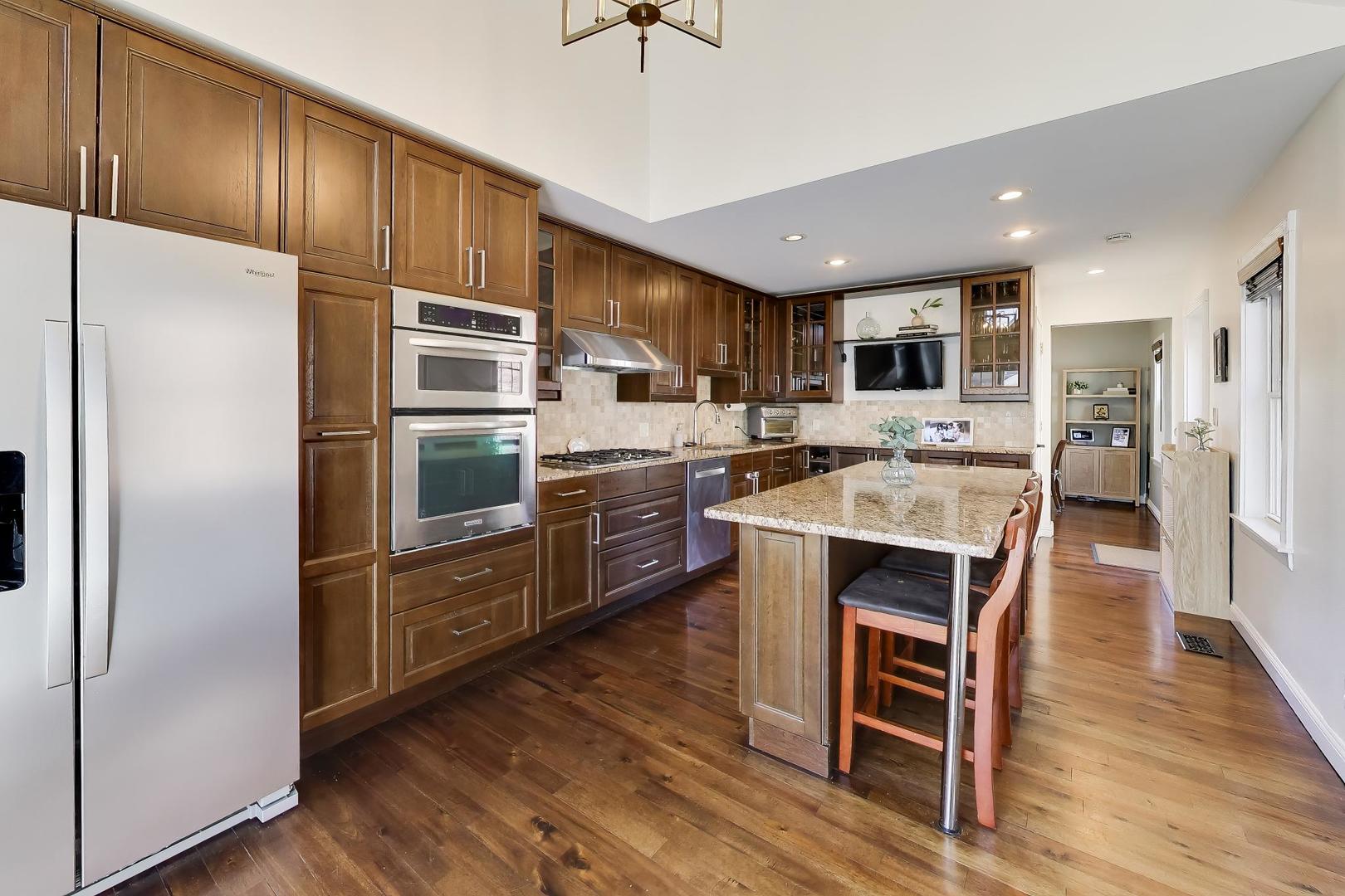 901 S Hillside Avenue, Elmhurst, IL 60126