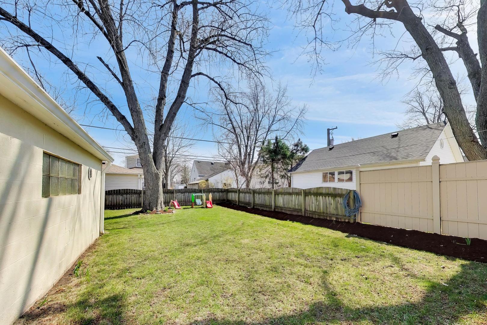 901 S Hillside Avenue, Elmhurst, IL 60126