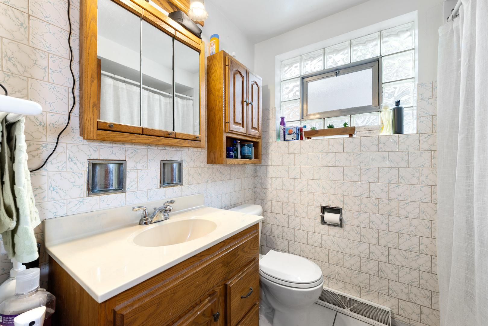 5305 S Menard Avenue, Chicago, IL 60638