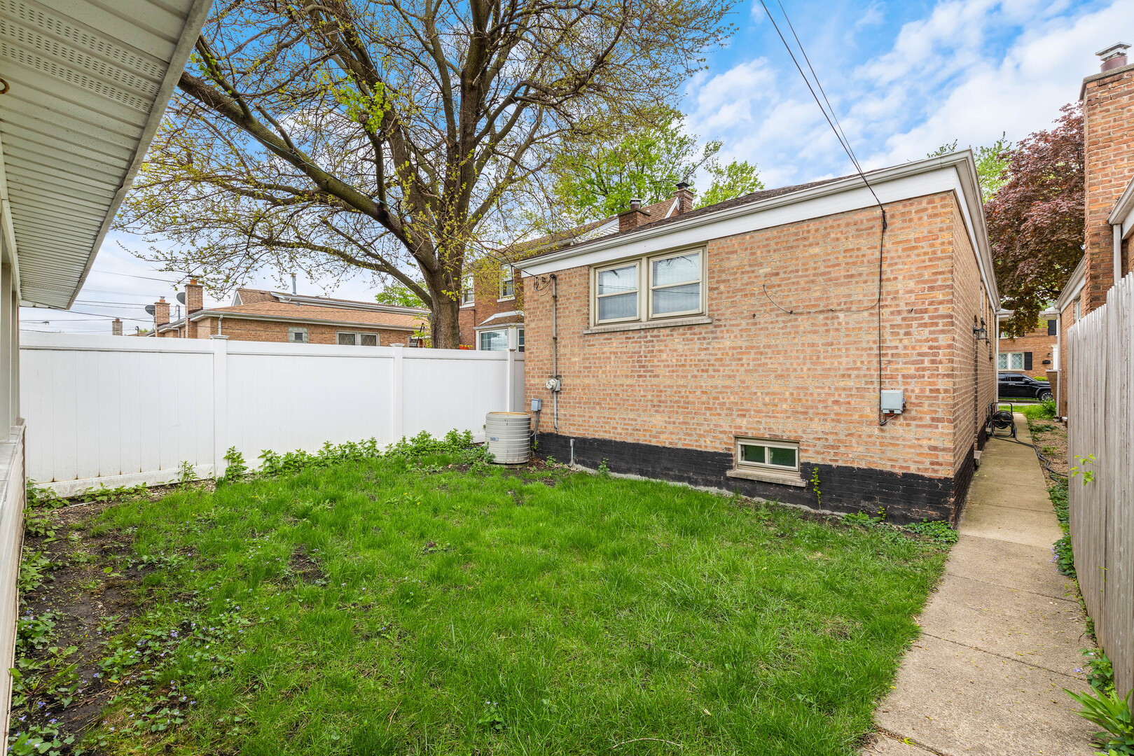 5305 S Menard Avenue, Chicago, IL 60638