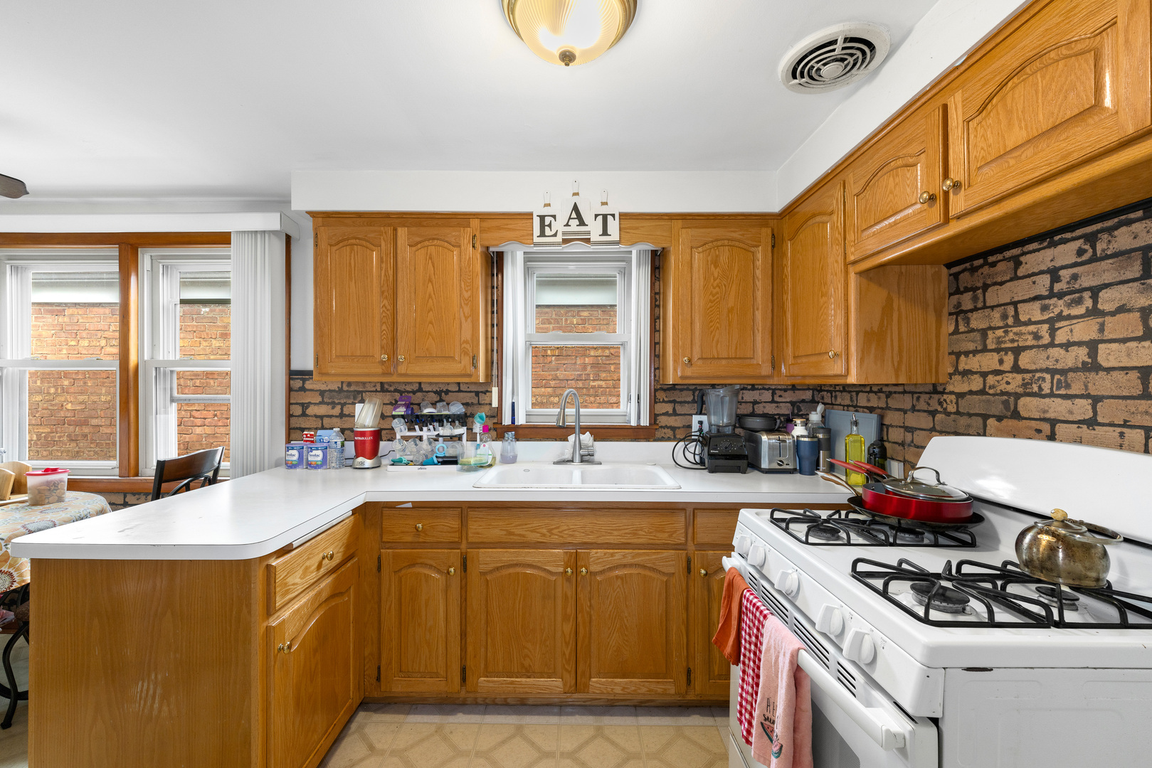 5305 S Menard Avenue, Chicago, IL 60638