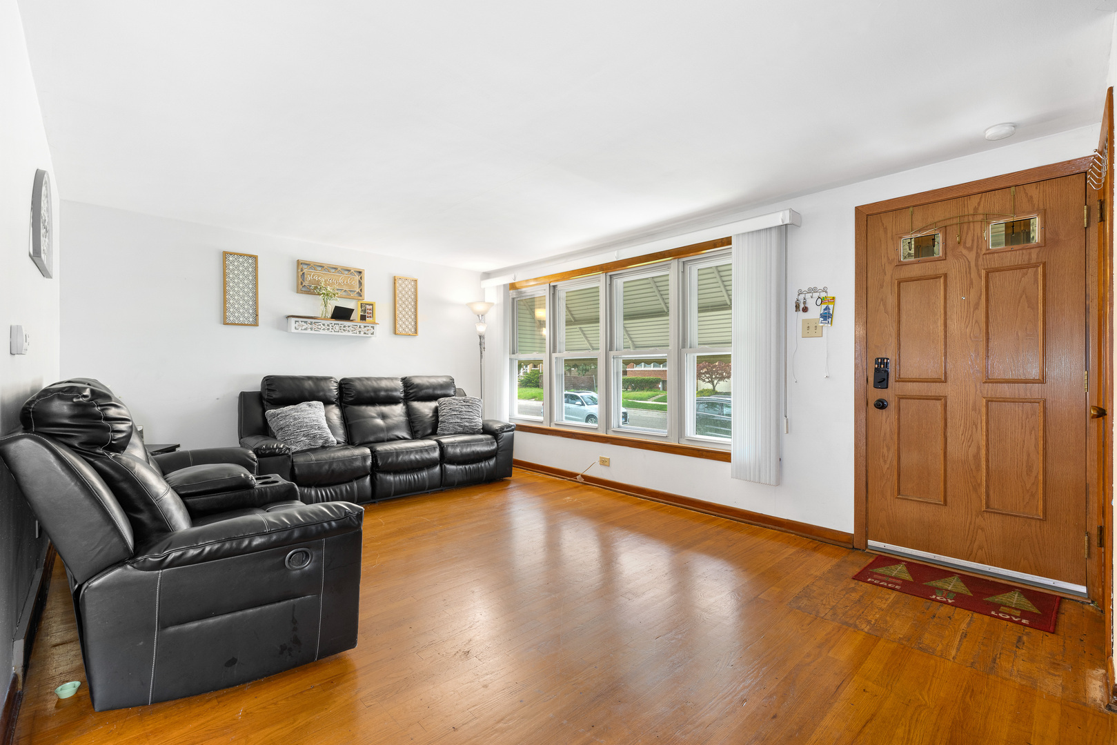 5305 S Menard Avenue, Chicago, IL 60638