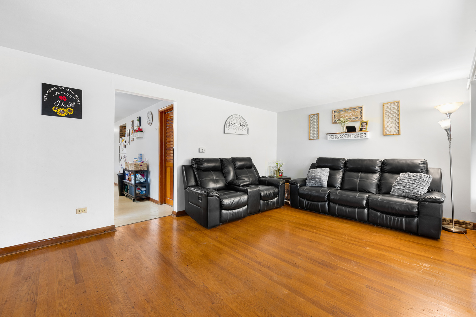 5305 S Menard Avenue, Chicago, IL 60638