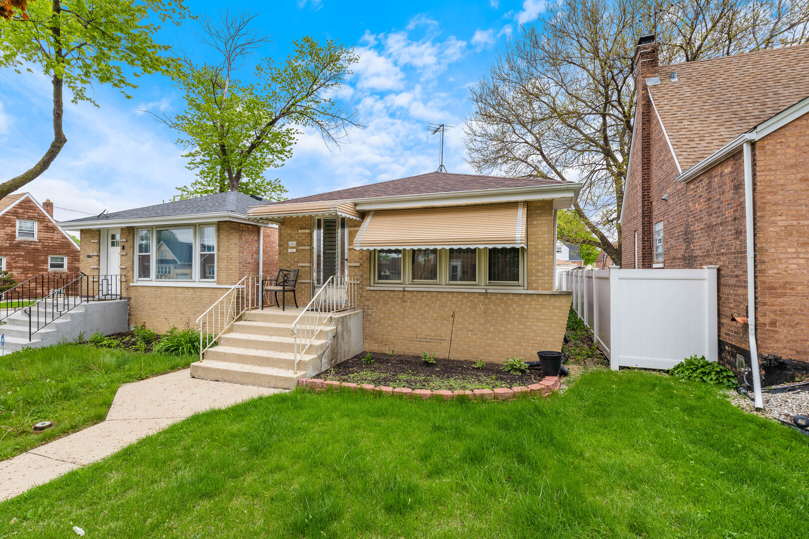 5305 S Menard Avenue, Chicago, IL 60638