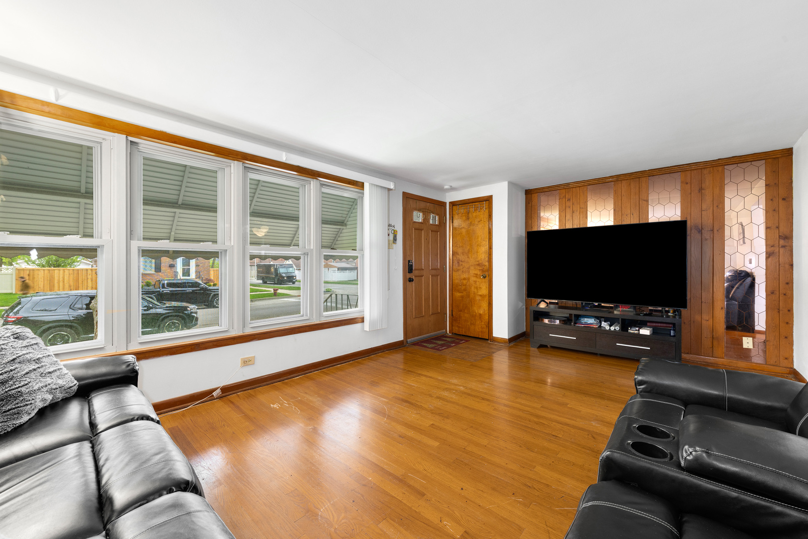 5305 S Menard Avenue, Chicago, IL 60638