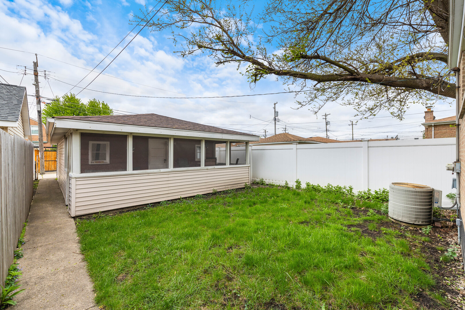 5305 S Menard Avenue, Chicago, IL 60638