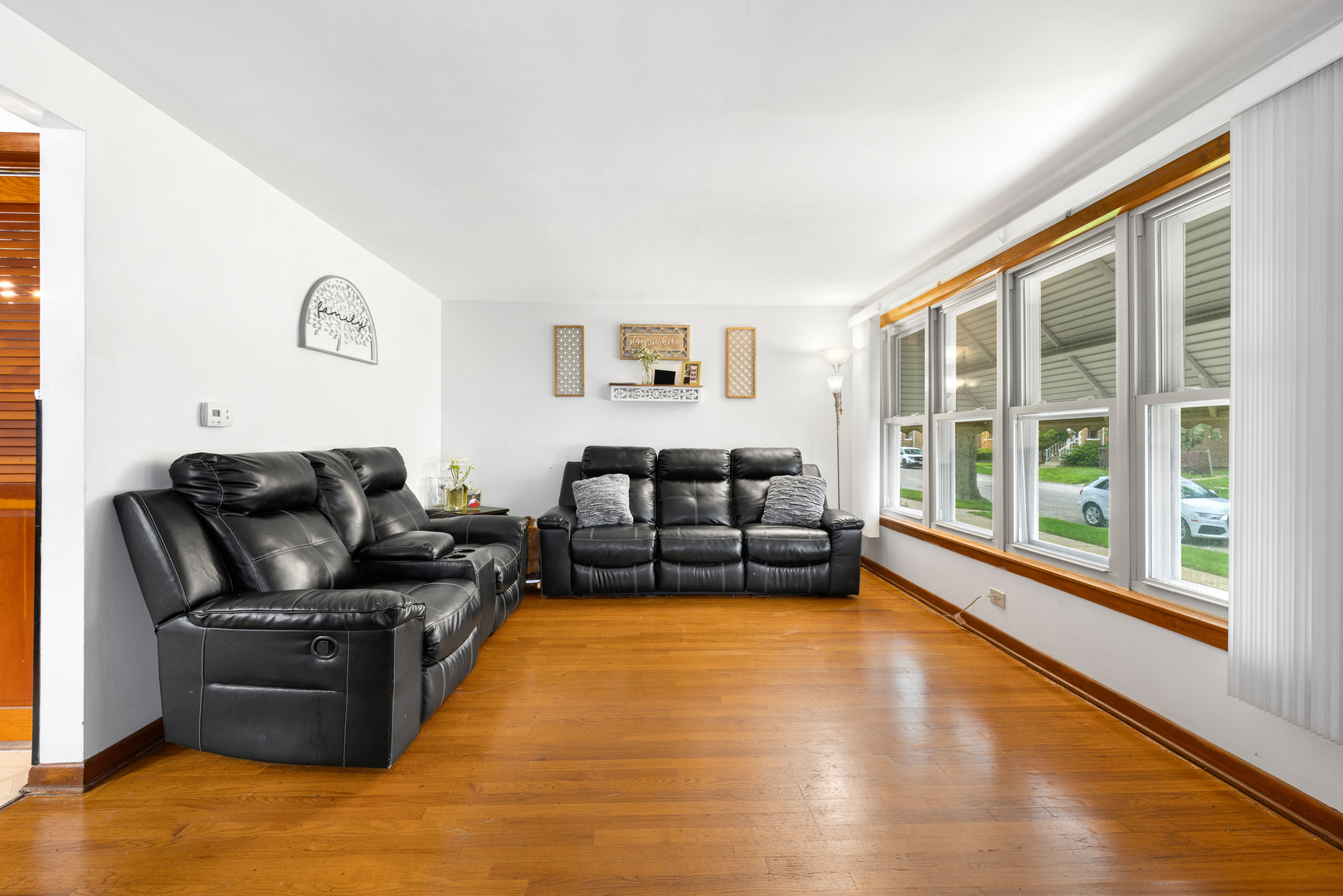 5305 S Menard Avenue, Chicago, IL 60638