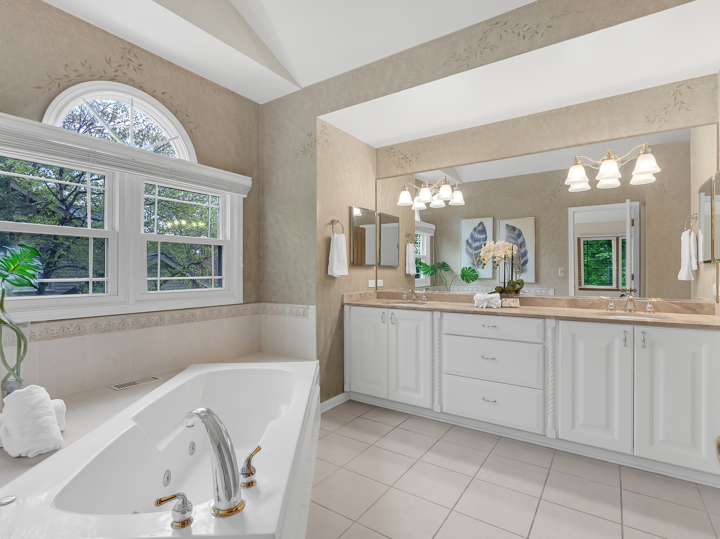 904 Warwick Lane, Lake Zurich, IL 60047