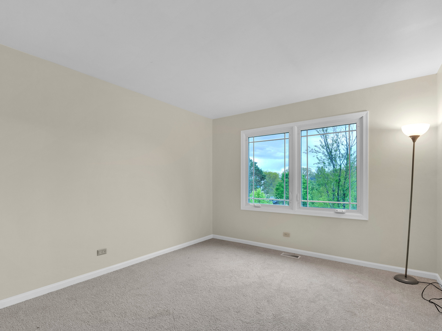 904 Warwick Lane, Lake Zurich, IL 60047