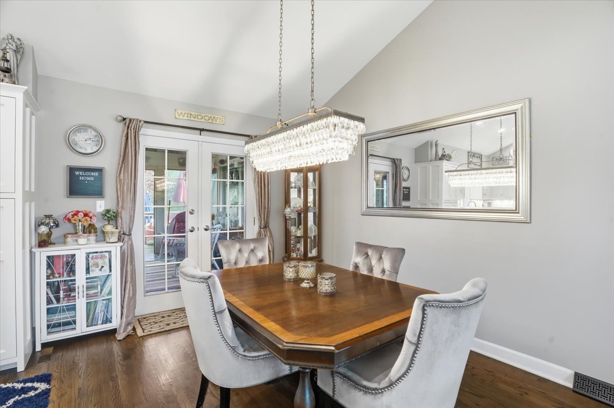 758 7TH Avenue, Libertyville, IL 60048