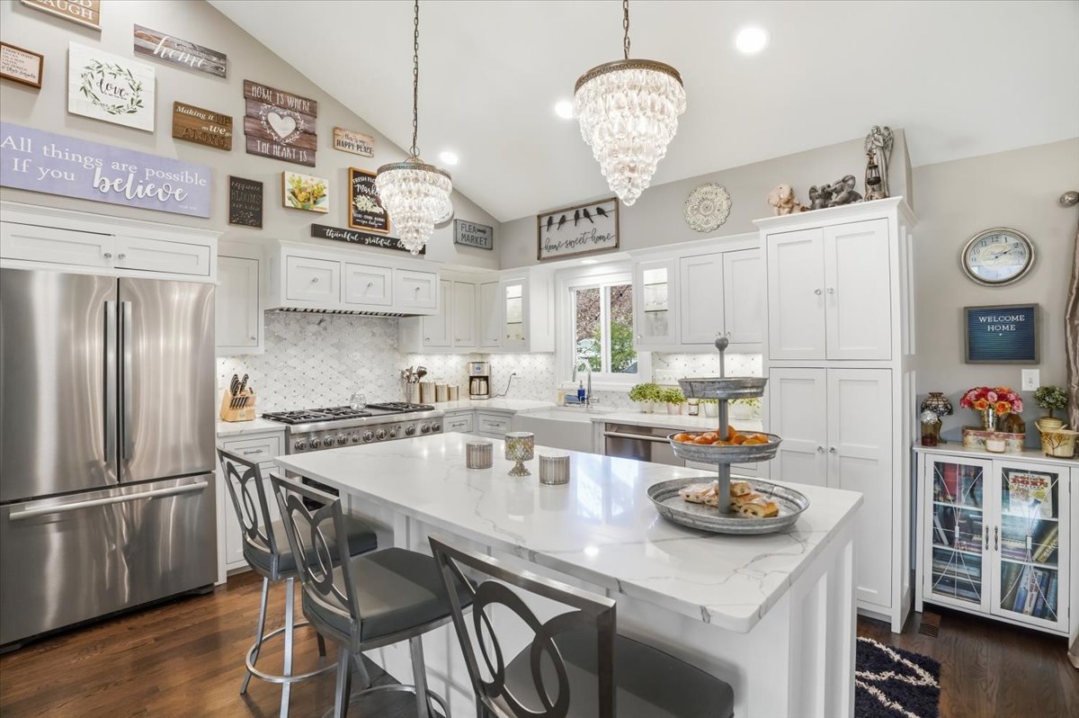 758 7TH Avenue, Libertyville, IL 60048