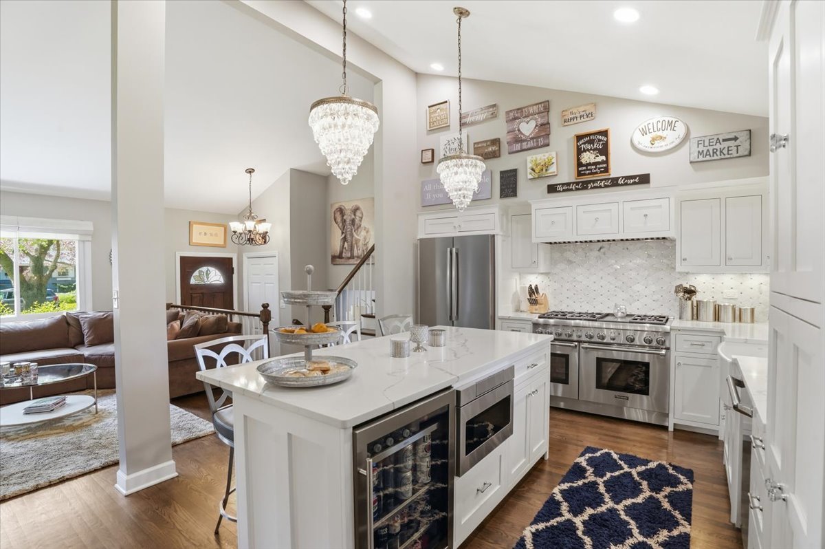 758 7TH Avenue, Libertyville, IL 60048