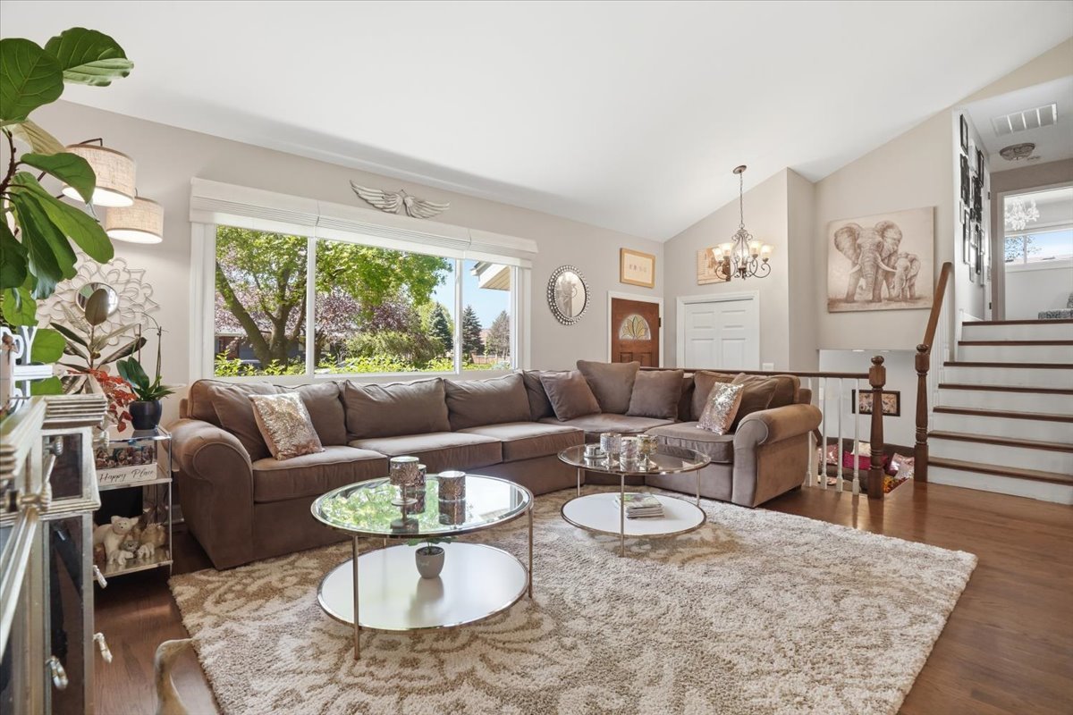 758 7TH Avenue, Libertyville, IL 60048