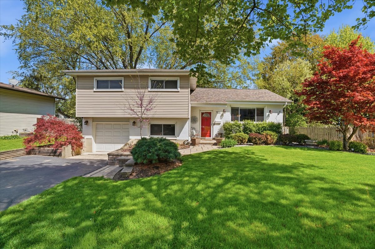 758 7TH Avenue, Libertyville, IL 60048