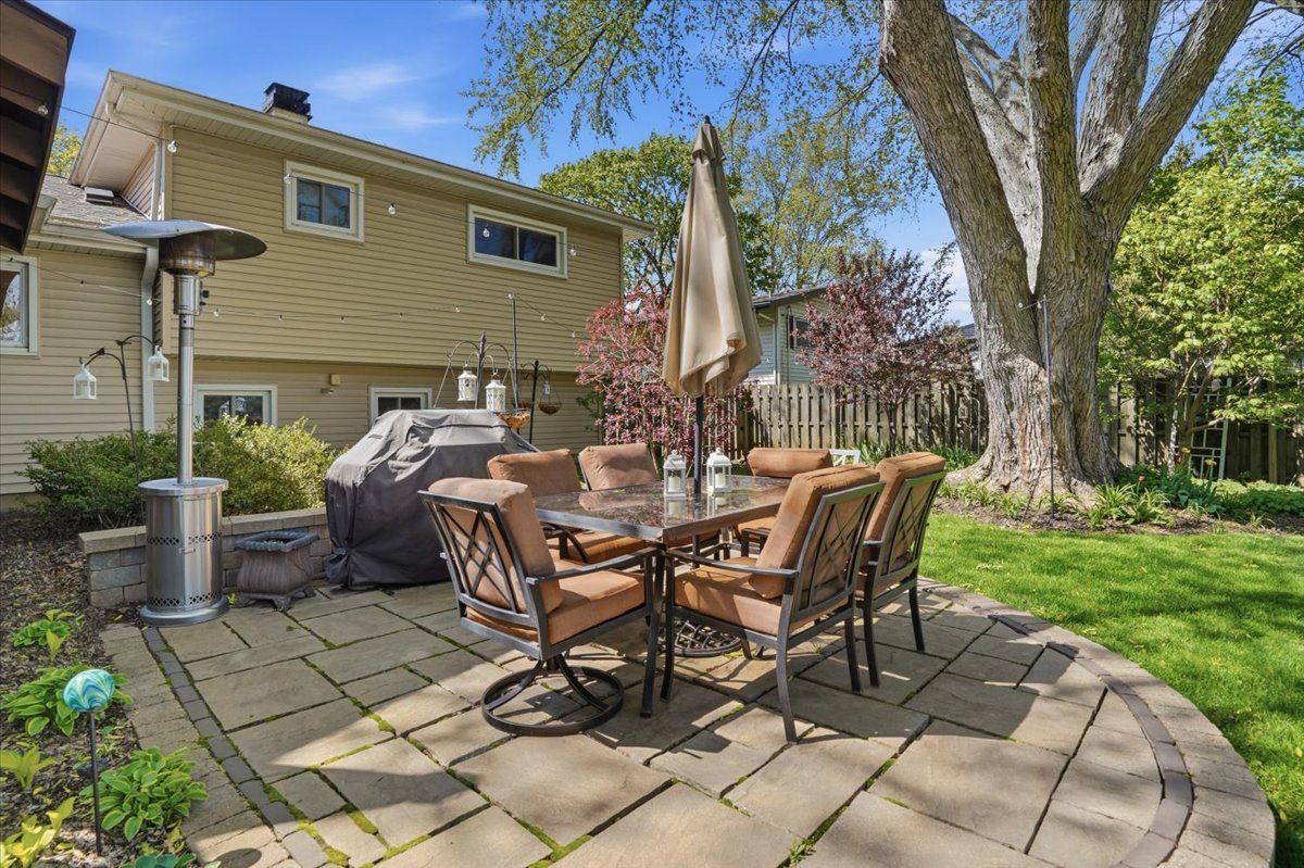 758 7TH Avenue, Libertyville, IL 60048