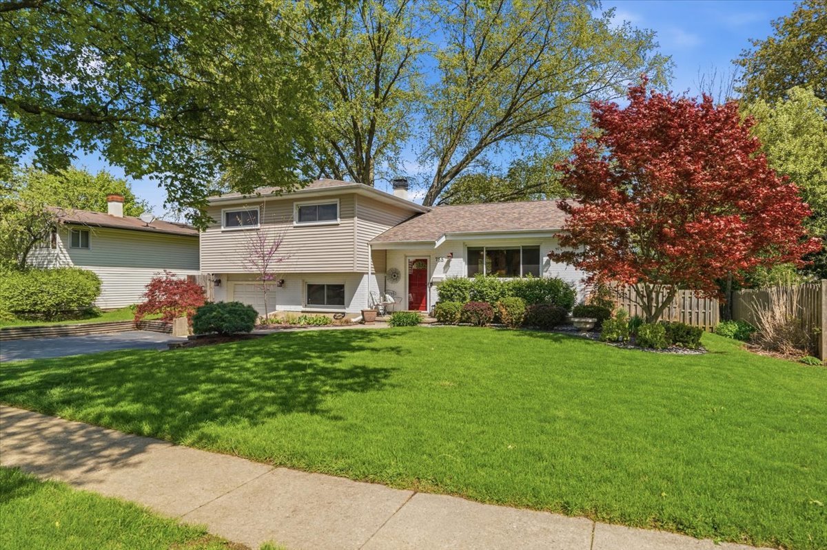 758 7TH Avenue, Libertyville, IL 60048