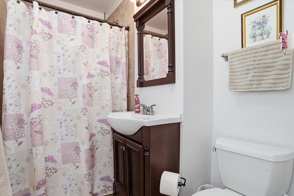 758 7TH Avenue, Libertyville, IL 60048