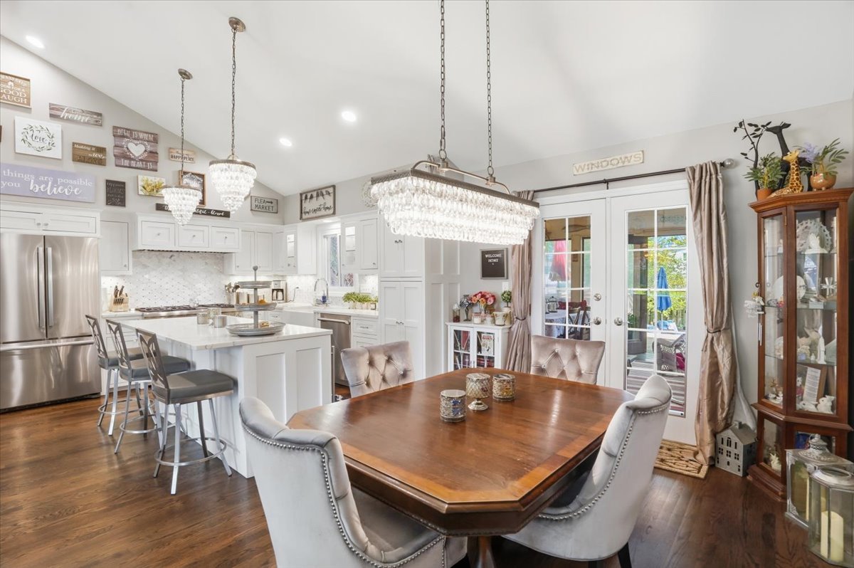 758 7TH Avenue, Libertyville, IL 60048