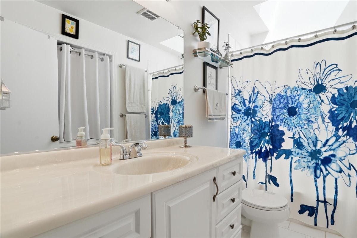 758 7TH Avenue, Libertyville, IL 60048