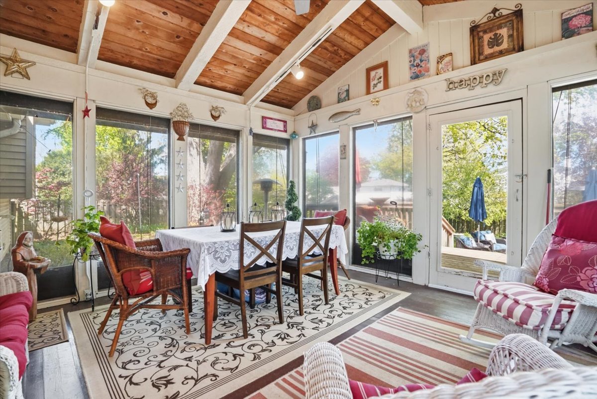 758 7TH Avenue, Libertyville, IL 60048