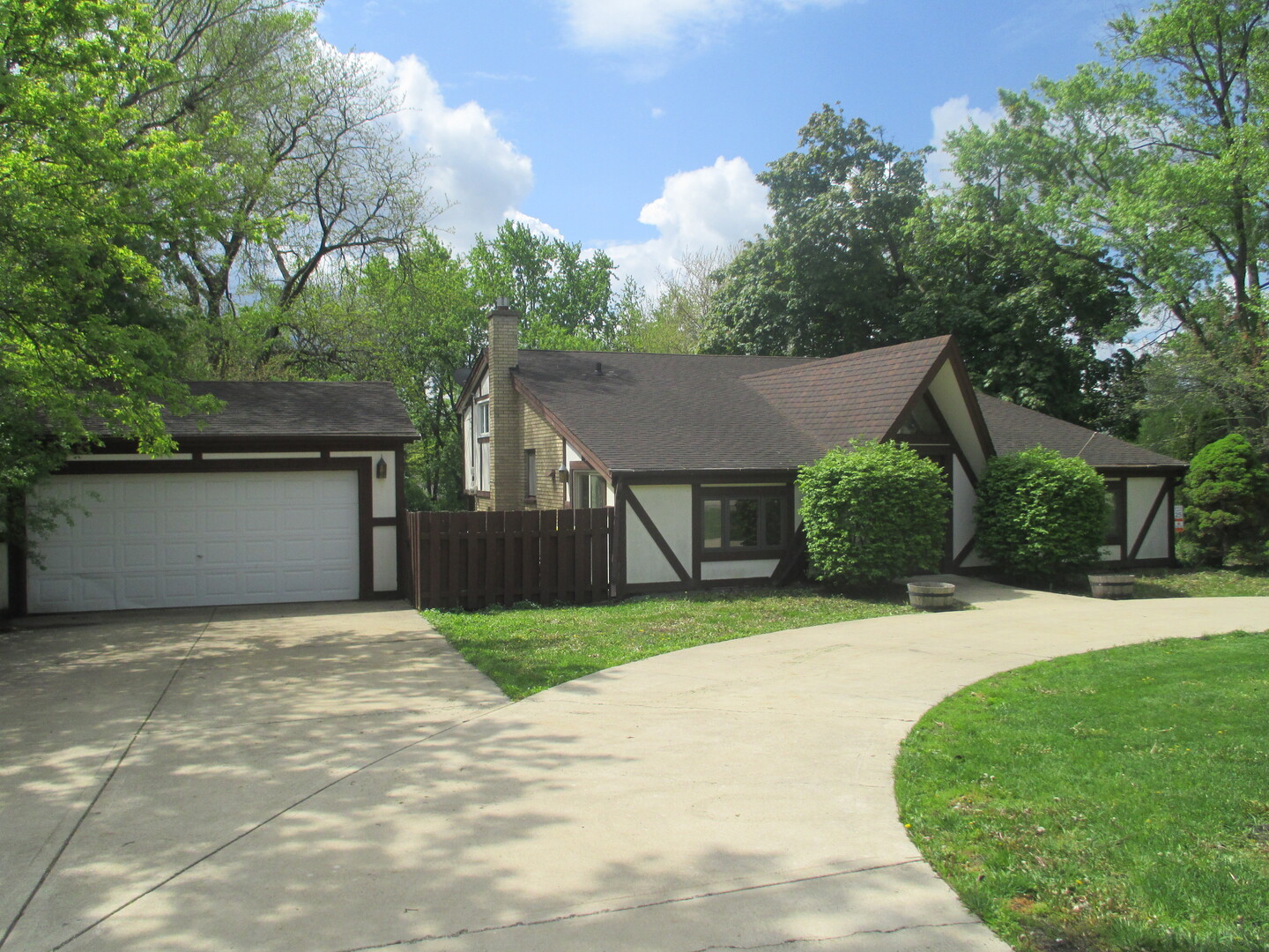 2N131 Willard Street, Carol Stream, IL 60188