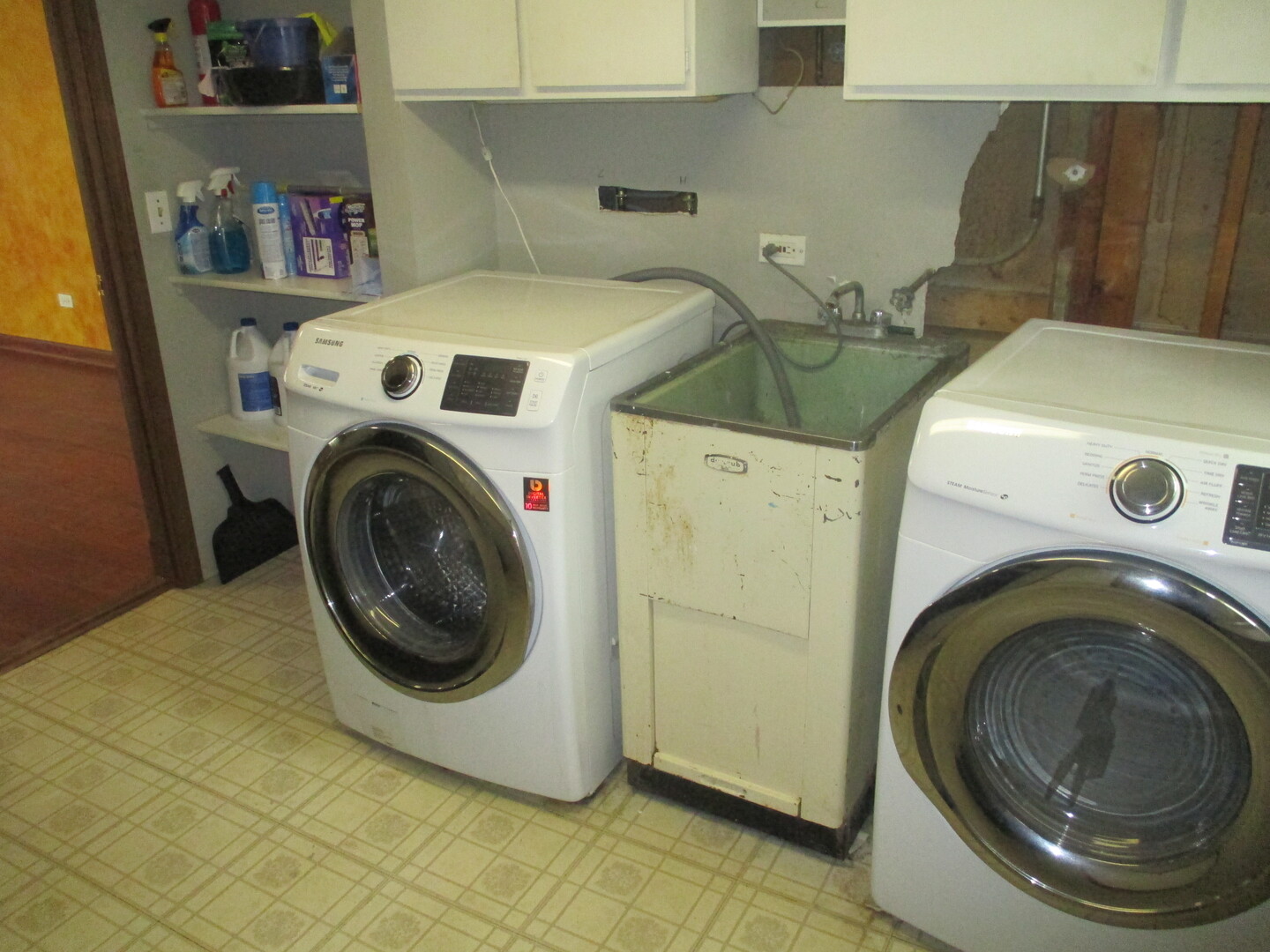 2N131 Willard Street, Carol Stream, IL 60188