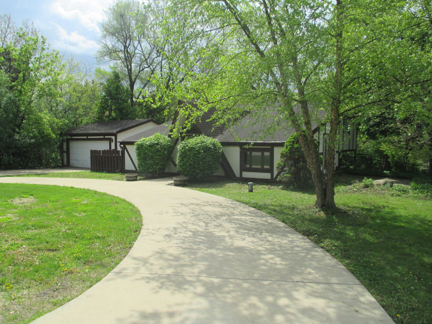 2N131 Willard Street, Carol Stream, IL 60188