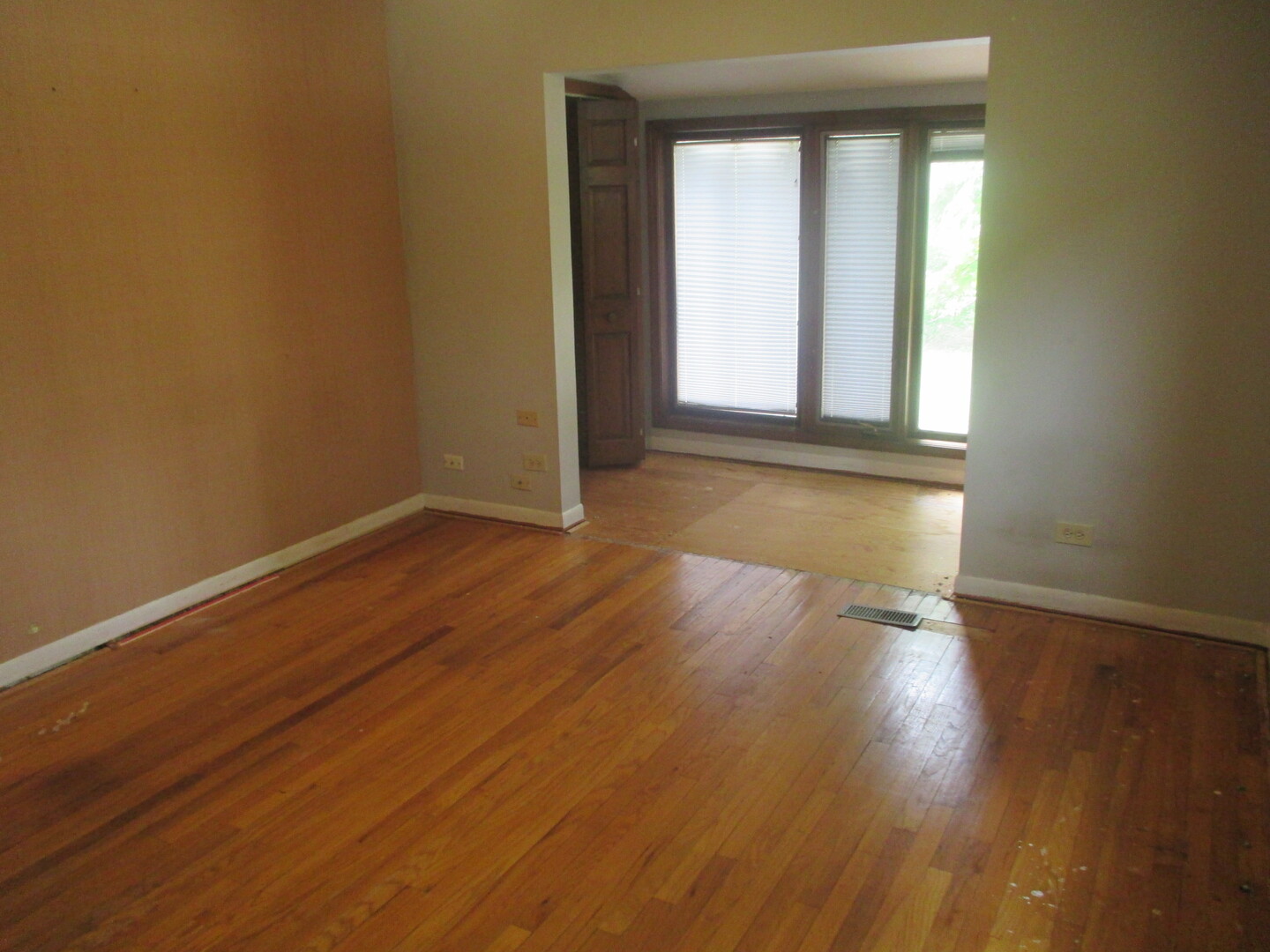 2N131 Willard Street, Carol Stream, IL 60188