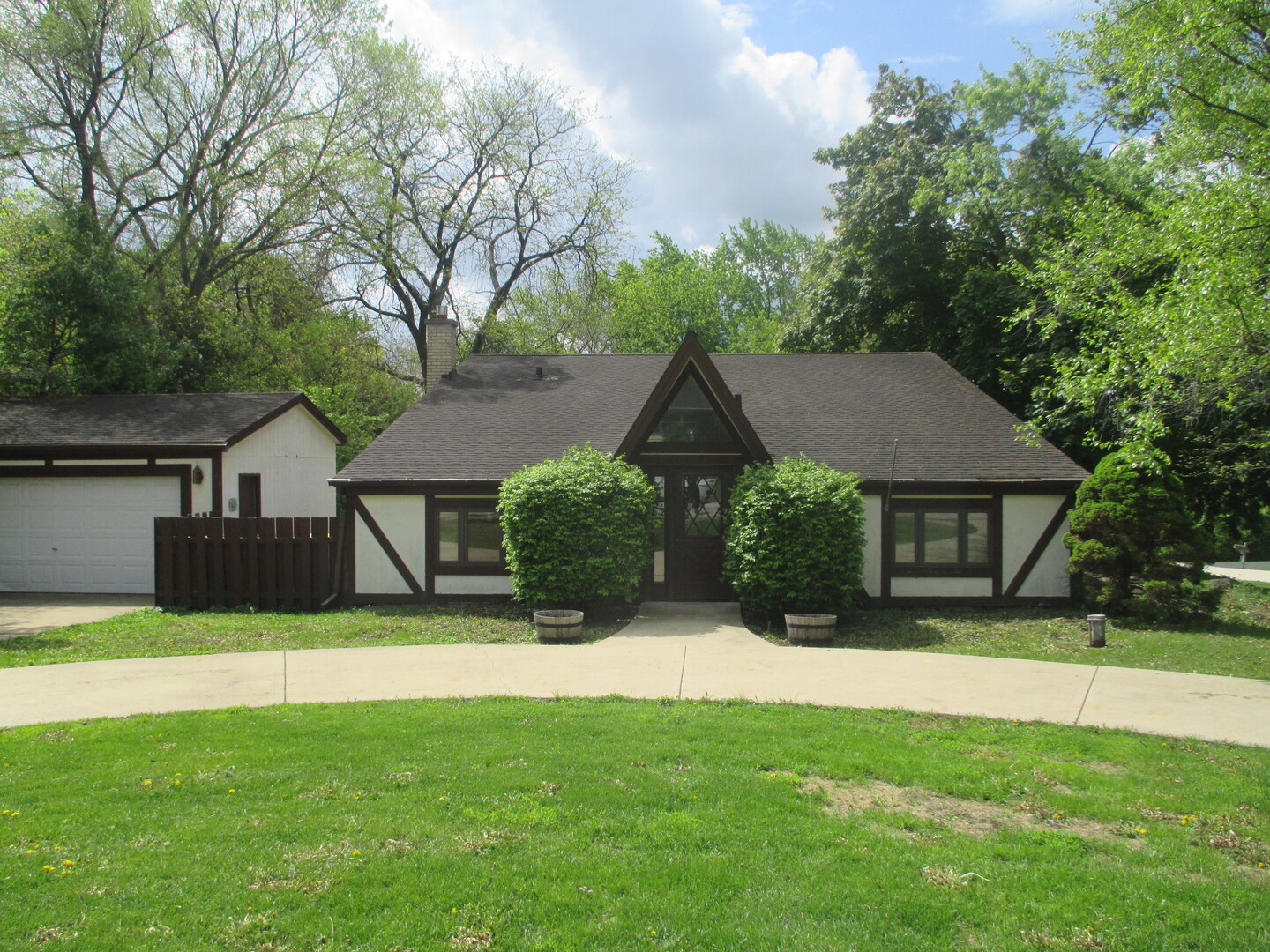 2N131 Willard Street, Carol Stream, IL 60188