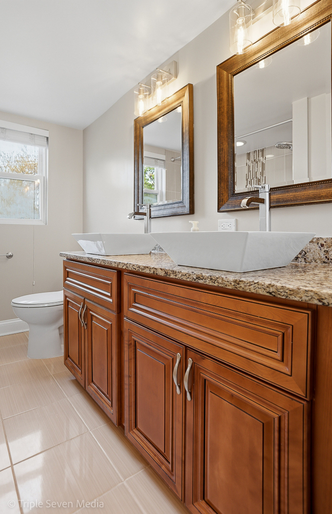 8034 S Clyde Avenue, Chicago, IL 60617