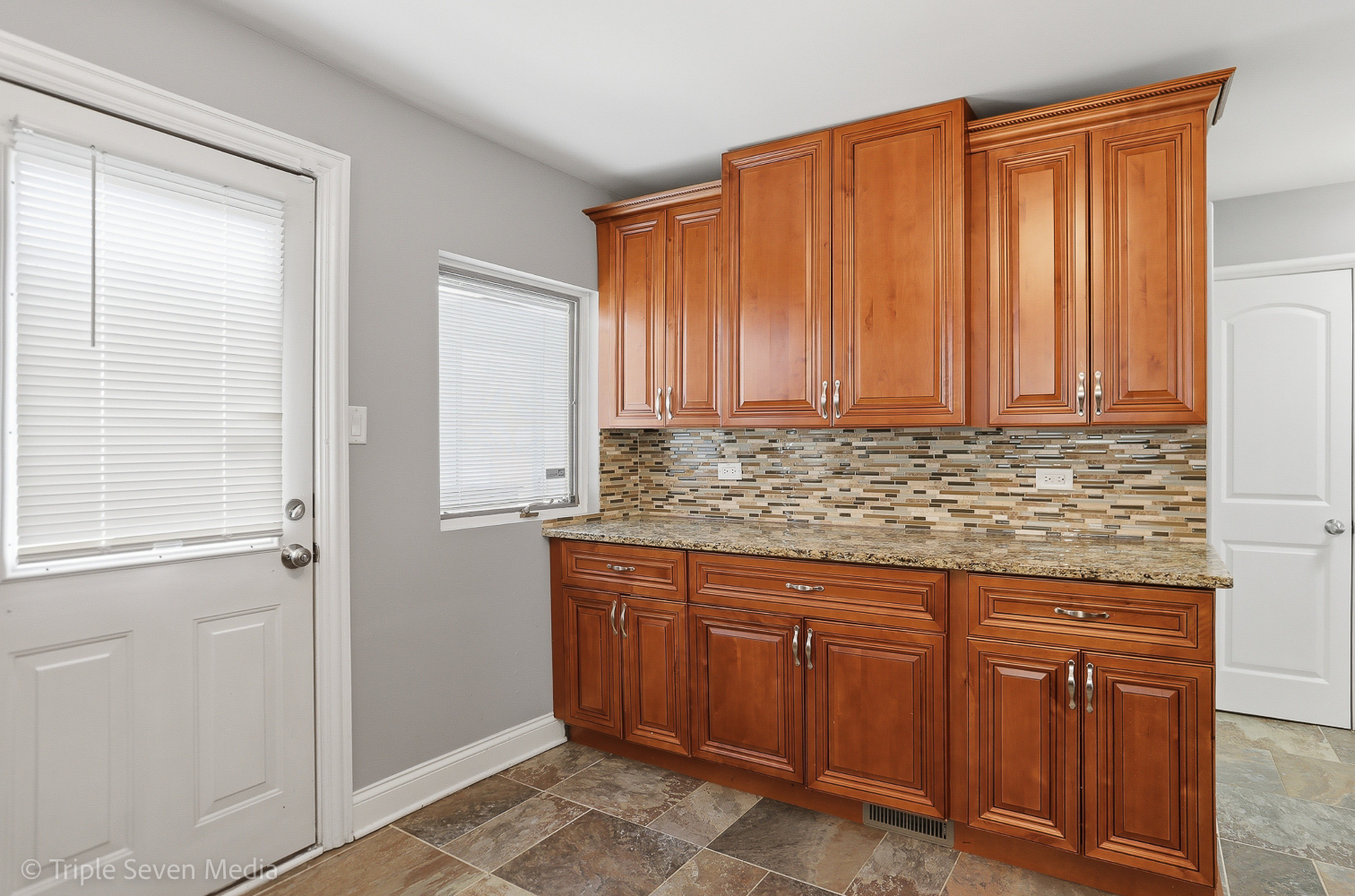 8034 S Clyde Avenue, Chicago, IL 60617