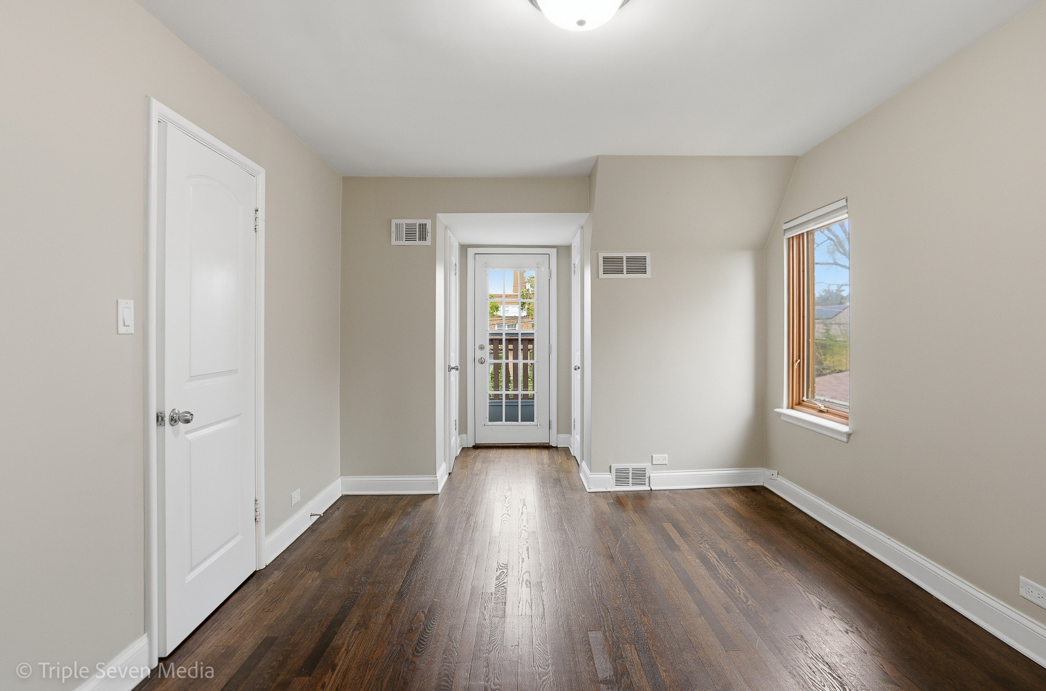 8034 S Clyde Avenue, Chicago, IL 60617